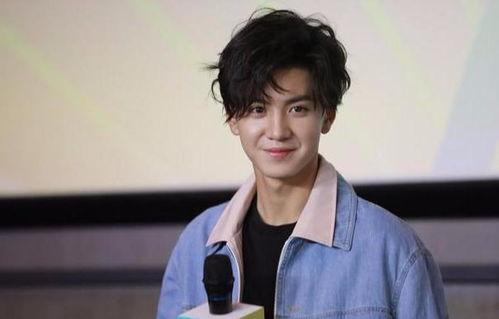 圈内知情人爆料陈哲远沈月,甜蜜互动引粉丝热议 第3张 圈内知情人爆料陈哲远沈月,甜蜜互动引粉丝热议 第3张